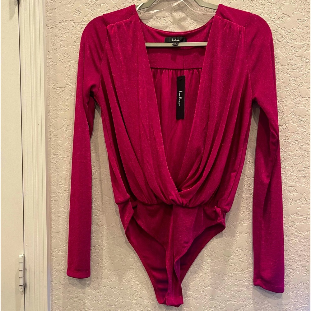 🌷Lulus Woman’s NWT Magenta Bodysuit 
Size: Small